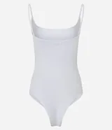 Body de microfibra color blanco, con escote en U, tirantes finos y diseño sin mangas.