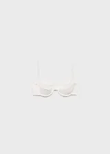 Top de bikini blanco con textura, tirantes finos extraíbles y cierre de gancho en la espalda.