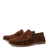Mocasines Bottero para mujer, confeccionados en gamuza de color marrón, con costuras visibles a contratono y detalle de estribo con aplique metálico en el empeine.
