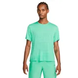 Remera Nike de hombre para running, modelo Dri-FIT Miler. Diseño liso color verde agua con logo de la marca en el pecho.