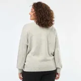 Sweater de punto gris melange con diseño cruzado tipo sobre, escote en V y mangas largas. Presenta detalles de strass dispersos por toda la prenda y terminaciones en tejido acanalado.