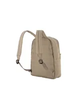 Mochila acolchada de diseño quilting, con compartimento principal con cierre, bolsillo frontal con cierre y aplique con logo de la marca.