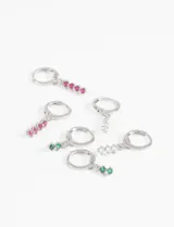 Set de aros plateados con dije colgante de strass de diferentes colores: verde, blanco y rosa.