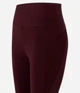 Pantalón legging deportivo Get Over de color bordó, confeccionado en microfibra con cintura alta y pretina ancha. Cuenta con bolsillos laterales y calce ajustado al cuerpo.