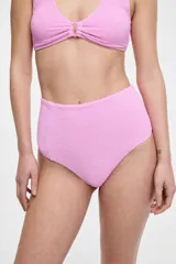 Conjunto de bikini verde esmeralda con corpiño deportivo de breteles anchos y bombacha de tiro alto.