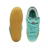 Championes Puma modelo Suede XL, color azul vibrante con detalles en blanco. Presentan un diseño clásico de gamuza con cordones anchos, suela de goma texturizada y el logo de la marca en dorado en el lateral.