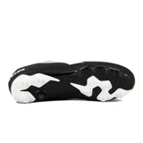 Championes de fútbol Diadora Striker II MD, color negro con detalles en blanco.