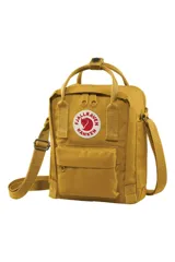 Bandolera Fjallraven Kanken Sling color ocre, confeccionada en tejido Vinylon F, con logo reflectante, bolsillo frontal con cierre, bolsillo trasero con cierre y correa ajustable.