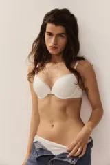 Pack de dos soutiens push-up de microfibra, uno blanco y otro gris, con breteles ajustables, copas acolchadas con aros y ribete de encaje.