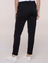 Pantalón jogger verde militar de Zac & Rachel, con pretina ancha elastizada, lazo de ajuste, bolsillos inclinados en la delantera y dobladillo en los ruedos.