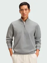 Buzo Boss modelo H-Stimmann de cuello alto con cierre frontal parcial, manga larga y puños acanalados.