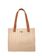 Cartera tipo tote de tamaño mediano con textura efecto croco en color beige. Presenta doble asa corta y una correa larga ajustable de tela en color marrón con logo grabado. Incluye apliques metálicos plateados y logo de la marca en el frente.