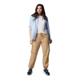 Pantalón cargo de mujer Columbia, color beige, con cintura elástica ajustable con cordón, bolsillos laterales y bolsillos cargo con cierre en los muslos. Presenta dobladillos ajustables en los tobillos y un diseño funcional de tejido ligero.