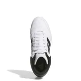 Championes Adidas de media caña con diseño inspirado en el básquetbol. Presentan una parte superior de cuero sintético blanco con las icónicas tres rayas laterales en negro y cuello acolchado en contraste. Cuentan con suela de goma tipo cupsole para mayor estabilidad y tracción.