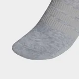 Pack de tres pares de medias soquetes Adidas con amortiguación en la planta del pie. Diseño deportivo con logo de la marca en el tobillo, confeccionadas en tejido suave y resistente.