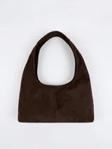 Cartera hobo de color marrón oscuro con acabado efecto gamuza y diseño minimalista de hombro.