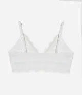 Soutien tipo bralette de algodón texturizado color blanco, sin aros ni relleno, con detalles de encaje en el escote y bajo busto. Posee breteles ajustables.