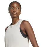 Musculosa deportiva Adidas de corte crop, color gris claro, con cuello redondo y logo de la marca estampado en el pecho.