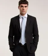 Corbata de corte regular confeccionada en tejido satinado, con estampado de rombos en tonos celestes y blancos.