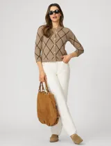 Cardigan tejido color beige con estampado de rombos negros, de manga 3/4 y botones metálicos. Marca Cable & Gauge.