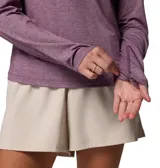 Remera de manga larga Columbia, confeccionada en tejido técnico con tecnología de absorción de humedad y protección solar. Presenta cuello redondo, mangas raglán con aberturas para los pulgares en los puños y logo de la marca estampado en el pecho.