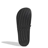 Sandalias Adidas Adilette Shower Velcro para hombre y mujer, de color negro con la tira superior ancha ajustable que presenta las tres rayas características de la marca en color blanco y el logotipo de Adidas en el lateral.