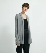 Cardigan largo femenino de la marca Blue Steel, confeccionado en tejido de punto liso color gris. Presenta diseño abierto sin cierres y cuello tipo chal.