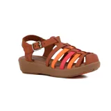 Sandalia de cuero color marrón con tiras entrecruzadas en naranja y rojo.