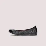 Ballerinas negras de cuero capitoneado con puntera charolada.