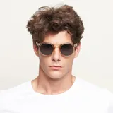 Lentes de sol unisex con montura redonda transparente y lentes polarizadas color gris oscuro.