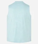 Musculosa deportiva masculina color beige, con cuello redondo y estampado sutil de líneas. Presenta recortes en los hombros y está confeccionada con tecnología Dry para mayor transpirabilidad.