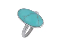 Anillo de plata 925 con piedra turquesa ovalada.