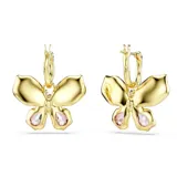 Aros colgantes con forma de mariposa, decorados con cristales multicolores engarzados en pavé y baño de oro. Cierre tipo gancho. Colección Idyllia de Swarovski.