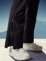 Pantalón de ski negro Moncler con tecnología Recco y Gore-Tex.