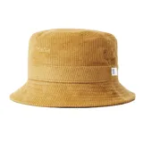 Sombrero tipo bucket de pana color mostaza con logo bordado en el frente y etiqueta con el nombre de la marca en el lateral.