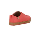 Zapatillas acordonadas Moleca modelo Gacela, color mostaza con suela marrón con diseño trenzado.