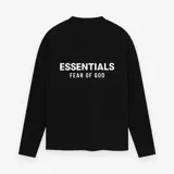 Camiseta negra de manga larga con cuello redondo y logo "ESSENTIALS FEAR OF GOD" estampado en blanco en la espalda.