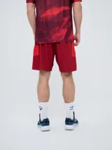 Short de entrenamiento Umbro del Club Nacional de Football, color bordó, de corte deportivo y tejido ligero de secado rápido.