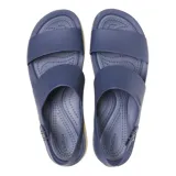 Sandalias tipo plataforma Crocs modelo Brooklyn Low Wedge, con tiras superiores en color azul marino y base de plataforma en color beige. Diseño ergonómico con tira ajustable en el talón.