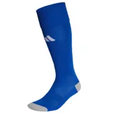 Medias de fútbol Adidas modelo Milano 23, color azul con puntera y talón en gris claro. Presentan el logo de la marca bordado en blanco en la parte superior.