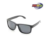 Lentes de sol MDQ modelo Morea, con montura cuadrada de acetato negro y lentes grises.