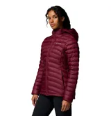 Campera puffer con capucha, color bordó, con cierre frontal completo, bolsillos laterales con cierre y tecnología Omni-Shield que repele la humedad. Cuenta con aislamiento de plumón de 700 cuins.