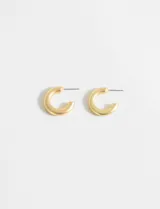 Par de aros tipo argolla gruesos color dorado.