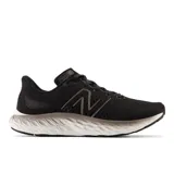 Championes de running New Balance Fresh Foam X EVOZ v3, color negro con logo plateado.