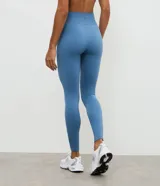 Legging deportiva Get Over de tiro alto, confeccionada en poliamida seamless con diseño ajustado al cuerpo y acabado liso.