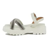 Sandalias de plataforma negra con suela dentada, tiras cruzadas en el empeine cubiertas de strass plateado y pulsera al tobillo con hebilla metálica.