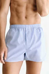 Pack de cuatro calzoncillos tipo boxer de algodón suave, con cintura elástica y bragueta con botones. Incluye dos unidades en azul marino y dos en celeste.