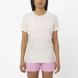 Remera deportiva de manga corta Salomon Sense Aero Graphic, de color blanco con detalles gráficos en los laterales y el logo de la marca en el pecho.