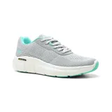 Championes deportivos para mujer, color celeste claro con detalles en rosado pálido. Presentan capellada de malla transpirable, entresuela blanca gruesa con tecnología Memory Foam y suela antideslizante.