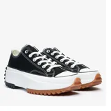 Championes Converse Run Star Hike OX de caña baja, color negro con suela de plataforma blanca y detalles en marrón y negro.